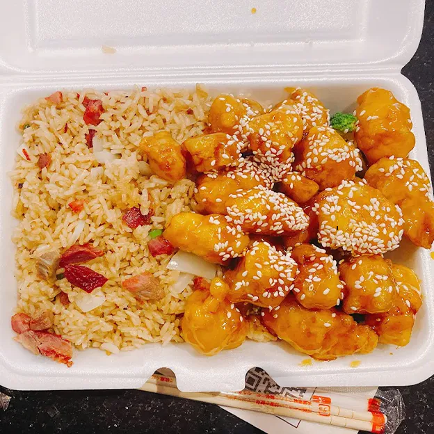 Lunch Sesame Chicken at Great Wall, Chinese Restaurant in Dumont
