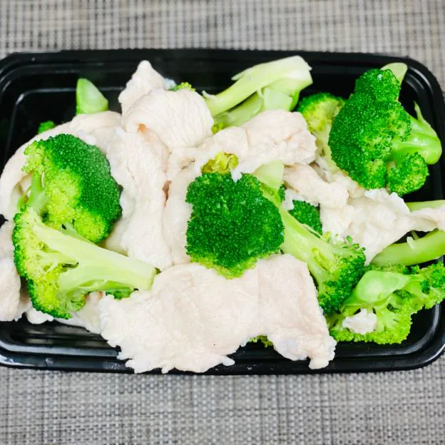 Steam Chicken w Broccoli at Great Wall, Chinese Restaurant in Dumont
